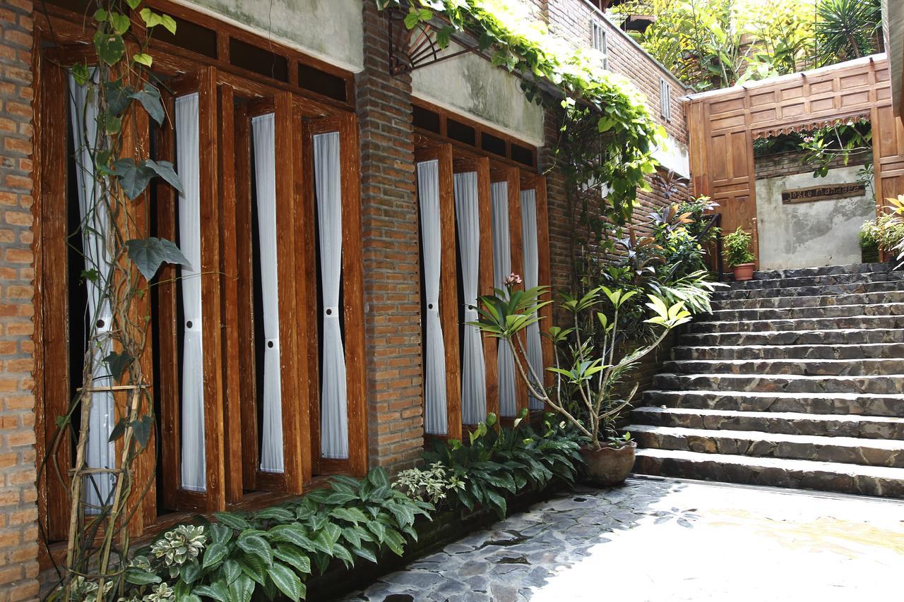 Joglo Mandapa Boutique Hotel Jarakan Esterno foto